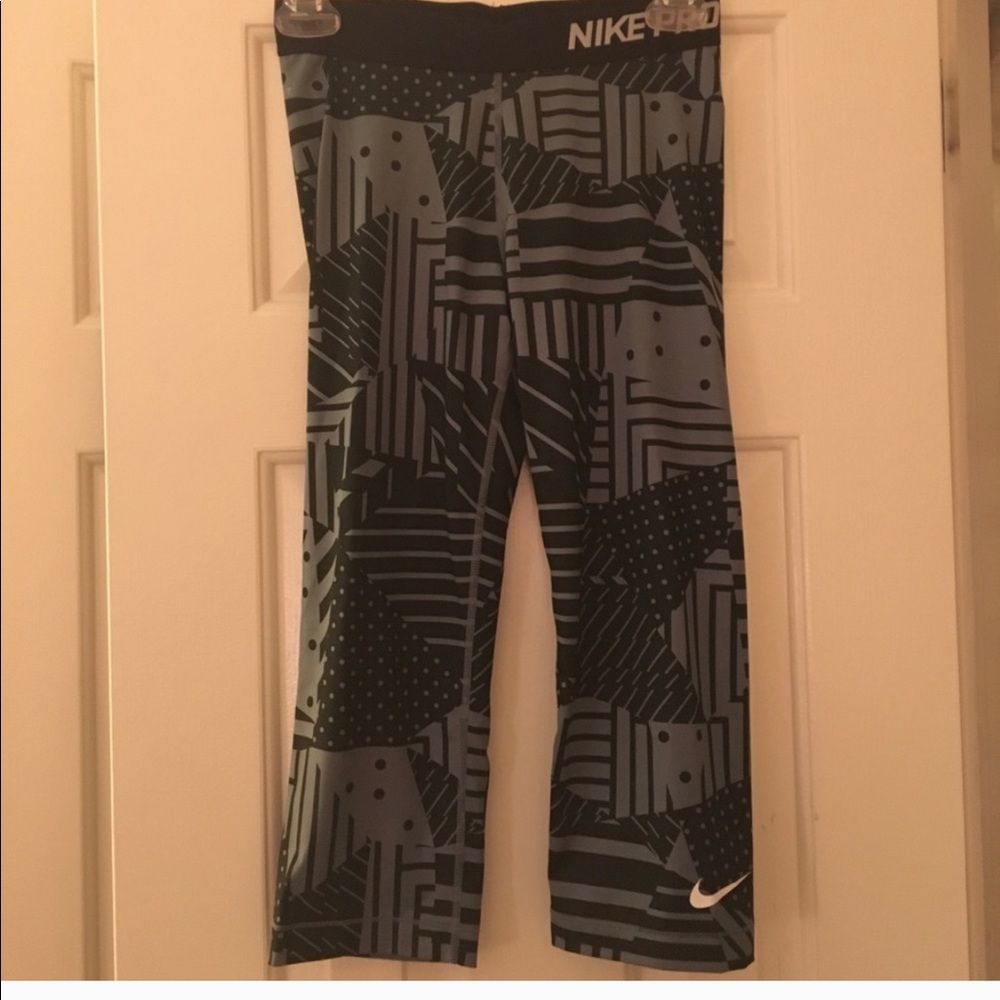 Nike Pro Dri-Fit Patterned Cropped Leggings